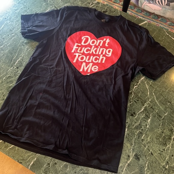 ANVIL Gildan Black Tee with Bold Red Heart Graphic - don’t fucking touch me!!!! - Picture 5 of 11